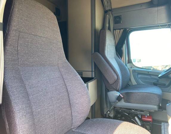 2016 Freightliner Sleeper Tractor - - by dealer for sale in Charlotte, NC – photo 12