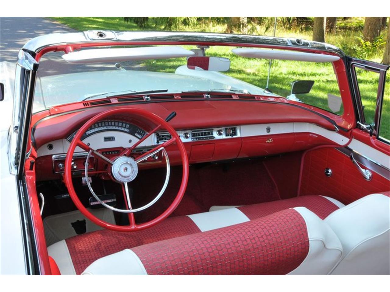 For Sale at Auction: 1957 Ford Skyliner for sale in Saratoga Springs, NY – photo 24