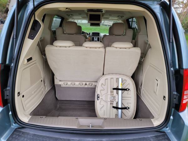 2008 Chrysler town and country limited great condition - cars &... for sale in Morristown, TN – photo 8