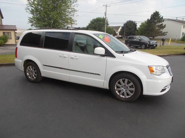 2015chrysler town & country - cars & trucks - by dealer - vehicle... for sale in West Seneca, NY – photo 6