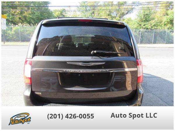 2011 Chrysler Town Country Touring Minivan 4D EZ-FINANCING! for sale in Garfield, NJ – photo 5