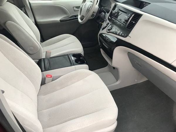 2014 Toyota Sienna 5dr 7-Pass Van V6 LE AWD-1Owner-looks and runs... for sale in Lebanon, IN – photo 17