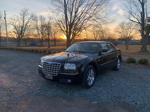 2007 Chrysler 300 Needs tow for sale in Pottstown, PA