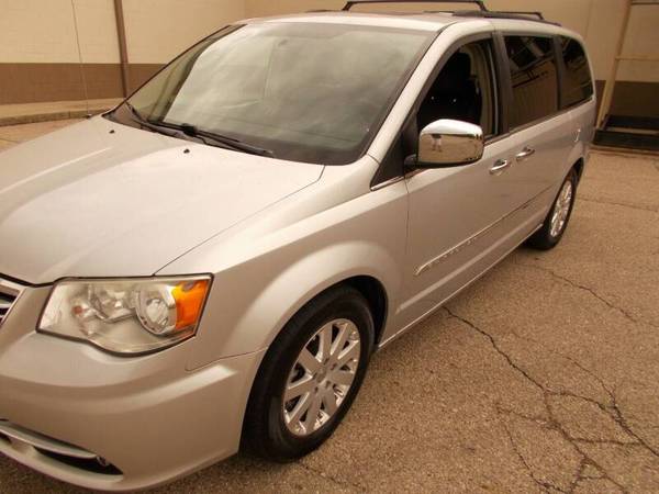 2012 CHRYSLER TOWN COUNTRY WARRANTY LEATHER CAMERA DVD SUNROOF LOADED for sale in New Lebanon, OH – photo 23