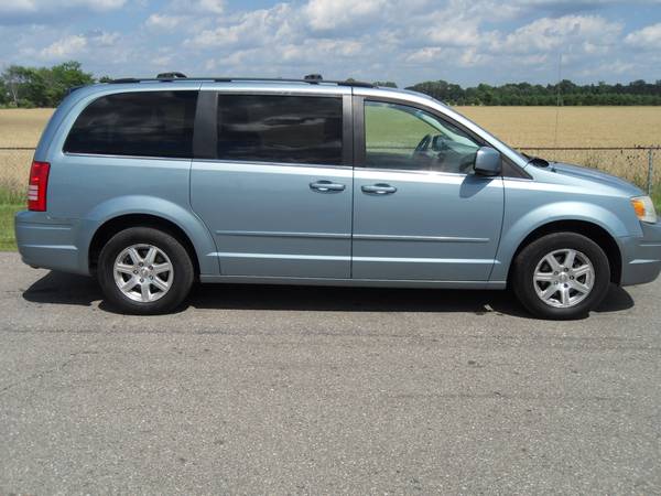 2008 CHRYSLER TOWN & COUNTRY - 3RD ROW - RUNS GREAT for sale in Montrose, MI – photo 3