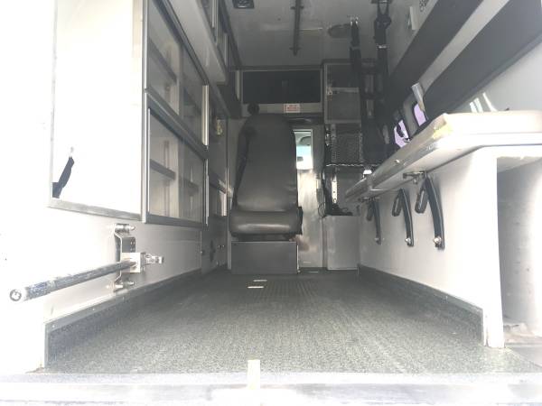 2012 Ford E350 Ambulance - cars & trucks - by owner -... for sale in Mount Vernon, IL – photo 15