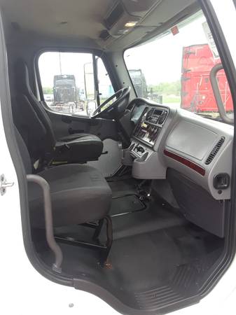 Freightliner m2 2011 truck box for sale in San Benito, TX – photo 11
