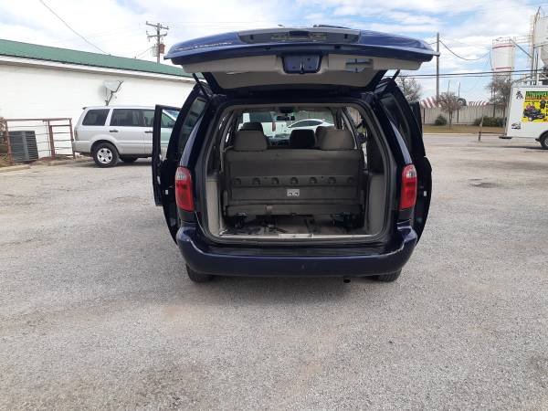 2005 chrysler town&country - cars & trucks - by owner - vehicle... for sale in Fort Worth, TX – photo 4