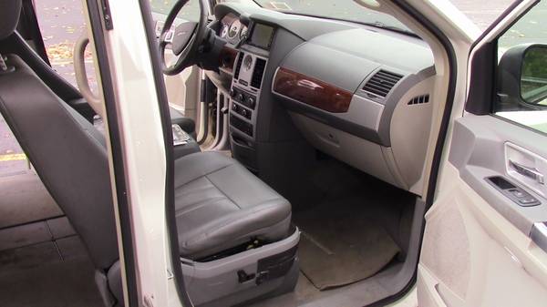 2008 Chrysler Town and Country Touring Minivan **3rd Row**DVD Player** for sale in Lockport, NY – photo 16