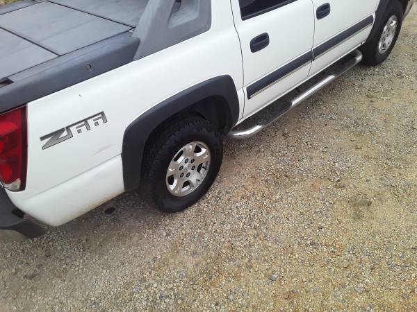 2004 Chevy avalanche z66 $4500 obo - cars & trucks - by owner -... for sale in Lancaster, NC – photo 5