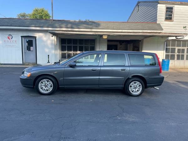 2005 Volvo V70 2 4 5-Speed Automatic - - by dealer for sale in Lancaster, PA – photo 6