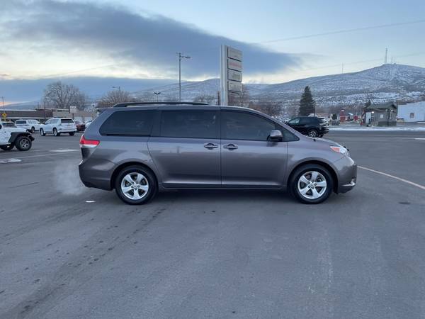 2011 Toyota Sienna LE - - by dealer - vehicle for sale in Wenatchee, WA – photo 9
