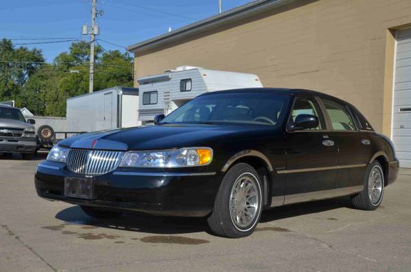 2000 Lincoln Town Car Presidential Town Sedan - - by for sale in West Des Moines, IA
