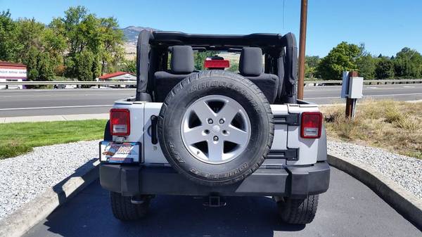 2011 Jeep Wrangler Sport 4WD HardTop Manual with Low Miles One Owner for sale in Ashland, OR – photo 7