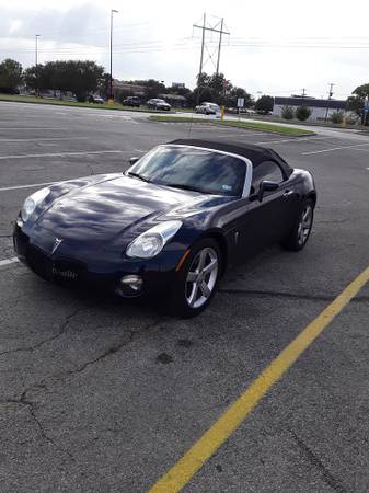 2007 Pontiac Solstice (low miles 5 speed) - cars & trucks - by owner... for sale in San Marcos, TX – photo 3