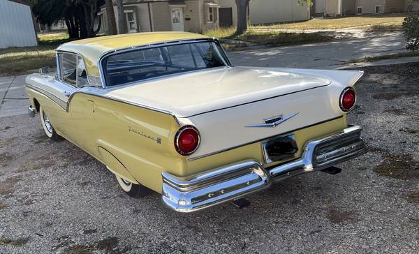 1957 Ford Fairlane 500 Skyliner for sale in Eau Claire, WI – photo 4