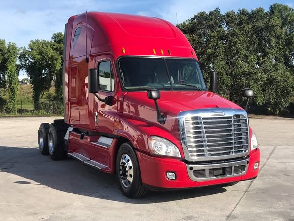 2013 Freightliner Cascadia 125 Low Milage sleeper semi truck Cummins I for sale in SAINT PETERSBURG, FL – photo 2