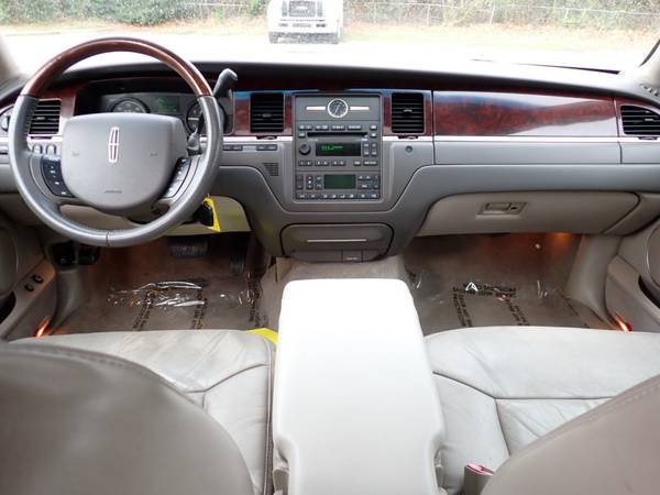 2006 Lincoln Town Car Signature Limited - - by dealer for sale in Raleigh, NC – photo 7