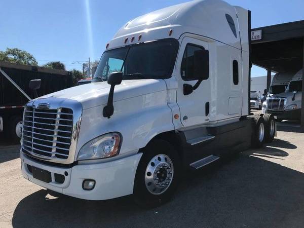 2014 Freightliner Cascadia Evolution SLEEPER - cars & trucks - by... for sale in Fl. Lauderdale, NY – photo 2