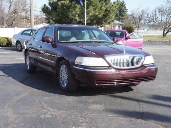 2007 Lincoln Town Car - - by dealer - vehicle for sale in Indianapolis, IN – photo 4