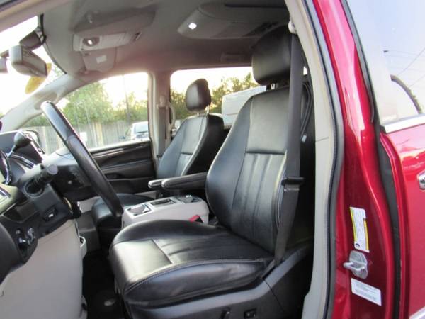 2013 Chrysler Town & Country Touring L for sale in Grayslake, IL – photo 12