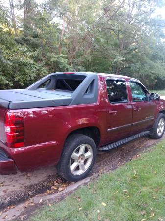2008 Chevy Avalanche for sale in Cedar Rapids, IA – photo 4