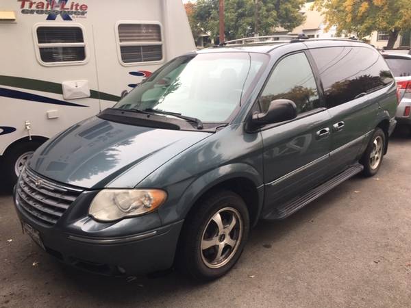 2005 Chrysler Town & Country for sale in Yakima, WA