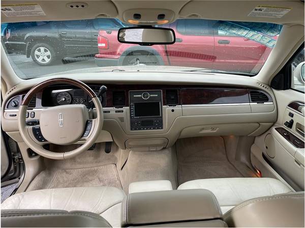 2006 Lincoln Town Car - - by dealer - vehicle for sale in Medford, OR – photo 13