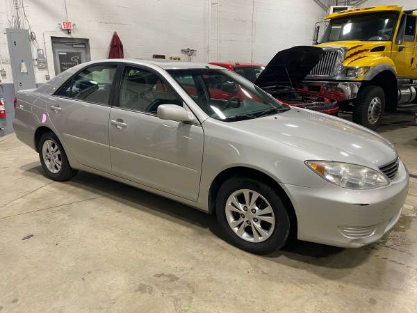 2005 Toyota Camry - cars & trucks - by owner - vehicle automotive sale for sale in Elizabeth, PA – photo 3