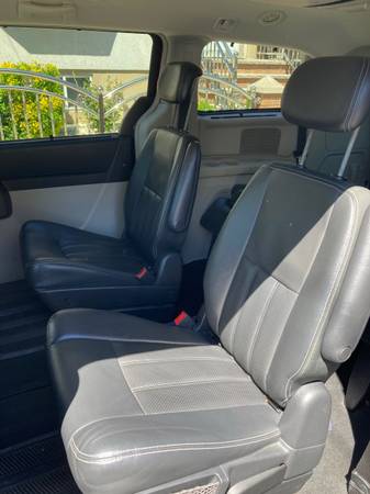 2009 Chrysler Town & Country 25th Anniv Edition - - by for sale in Middle Village, NY – photo 11