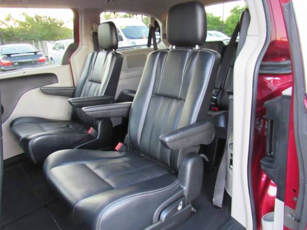 2013 Chrysler Town & Country Touring L for sale in Grayslake, IL – photo 13