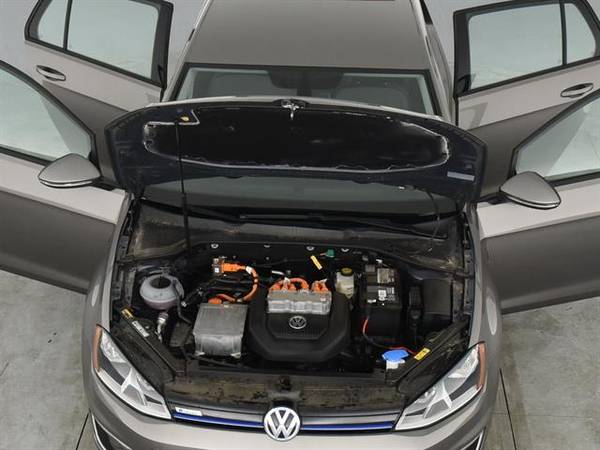 2016 VW Volkswagen eGolf SE Hatchback Sedan 4D sedan Gray - FINANCE for sale in Atlanta, CA – photo 4