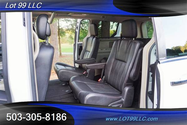 2014 Chrysler Town & Country Touring-L Minivan New Tires Navi Cam Powe for sale in Milwaukie, OR – photo 22