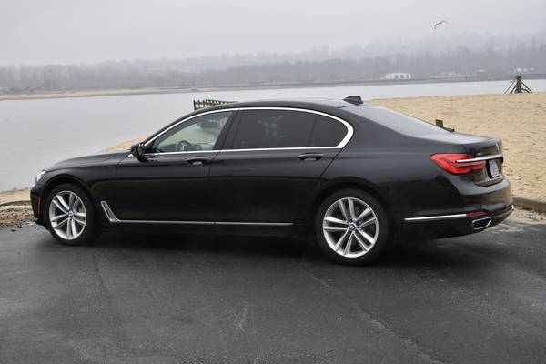 2018 BMW 750i xDrive - - by dealer - vehicle for sale in Great Neck, NY – photo 3