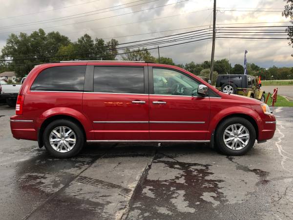 Clean! 2008 Chrysler Town & Country! Guaranteed Fiinance! for sale in Ortonville, MI – photo 6