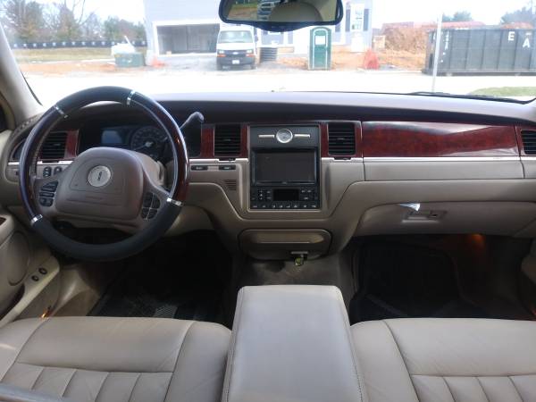 2003 Lincoln Town Car Executive Series LOW Miles ONLY 42 K miles -... for sale in Boynton Beach , FL – photo 4
