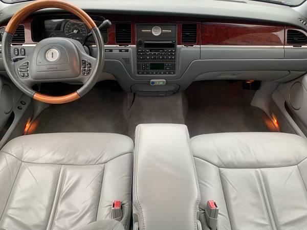 2004 LINCOLN TOWN CAR ULTIMATE - - by dealer for sale in West Haven, CT – photo 11