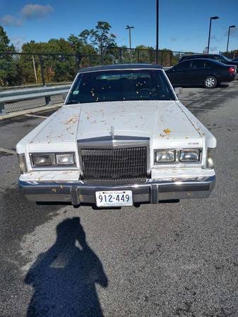 1988 Lincoln town car limited edition - cars & trucks - by owner -... for sale in Providence, RI – photo 2