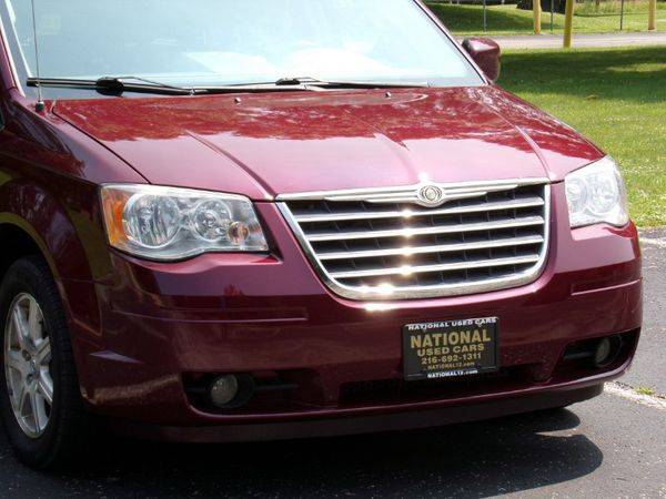 2009 Chrysler Town Country Touring for sale in Madison , OH – photo 6