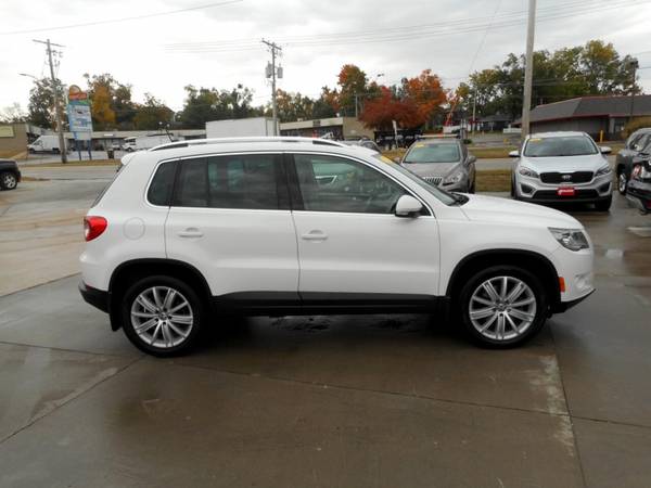 2011 Volkswagen Tiguan 4WD 4dr SEL 4Motion w/Premium Navi & Dynaudio for sale in Marion, IA – photo 5