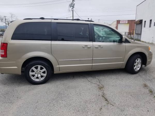 2009 Chrysler Town & Country Touring for sale in Island Park, NY – photo 17