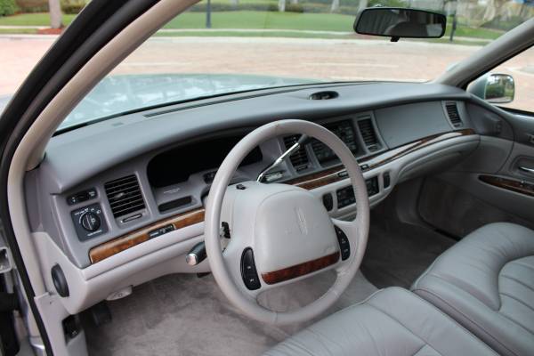 Lincoln Town Car - - by dealer - vehicle automotive sale for sale in West Palm Beach, FL – photo 9