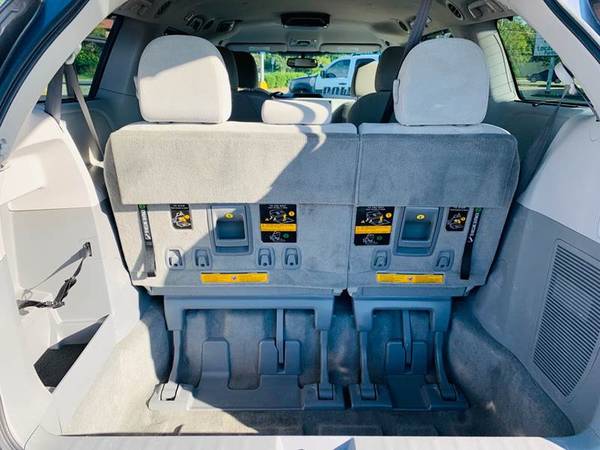 2014 Toyota Sienna LE 8 Passenger 4dr Mini Van mini-van Gray for sale in Fayetteville, AR – photo 17