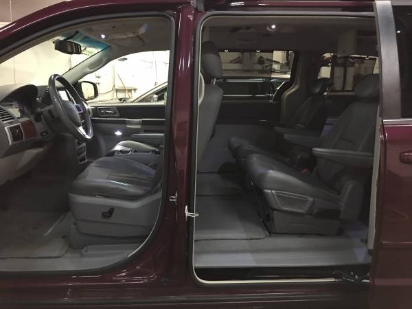 2008 CHRYSLER TOWN & COUNTRY 4D WAGON TOURING 1 owner clean carfax for sale in Fairfield, NY – photo 9