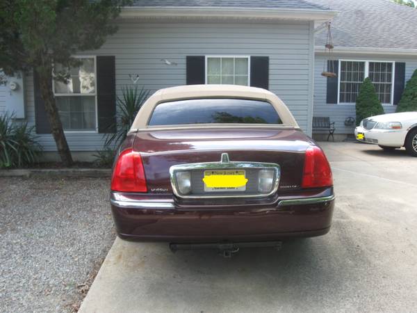 2006 Lincoln Town Car Limited - cars & trucks - by owner - vehicle... for sale in Manahawkin, NJ – photo 2