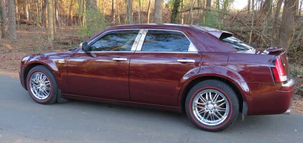 2008 Chrysler 300C HEMI V8 LOW MILEAGE - - by dealer for sale in Matthews, NC – photo 9