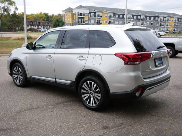 2020 Mitsubishi Outlander ES - - by dealer - vehicle for sale in Mounds View, MN – photo 3
