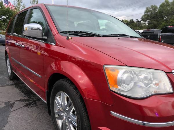 Clean! 2008 Chrysler Town & Country! Guaranteed Fiinance! for sale in Ortonville, MI – photo 12