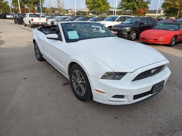 Used 2014 Ford Mustang RWD 2D Convertible/Convertible - cars & for sale in Waterloo, IA – photo 15