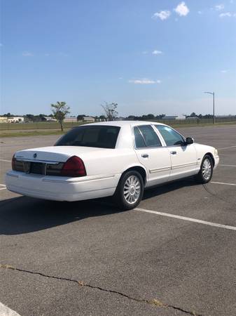 2010 Mercury Grand Marquis - cars & trucks - by owner - vehicle... for sale in Sikeston, MO – photo 3